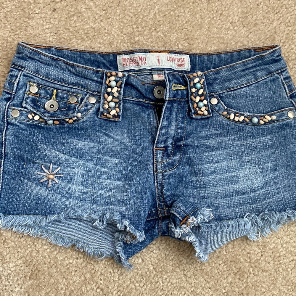 Missimo low rise shorts. Juniors